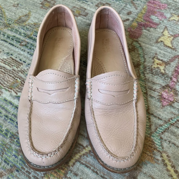 Weejuns Handcrafted Leather Pink Loafers - Picture 2 of 7